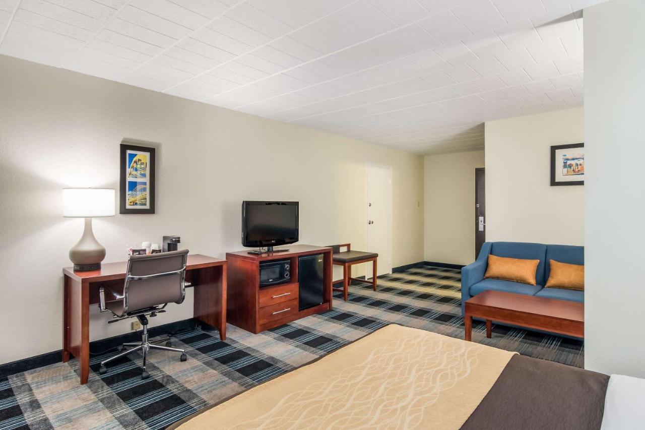 Montrose Hill Comfort Inn & Suites מראה חיצוני תמונה